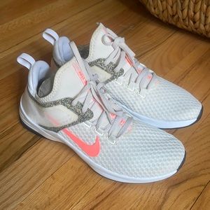 Nike Metcon size 8 NWOT, white neon pink